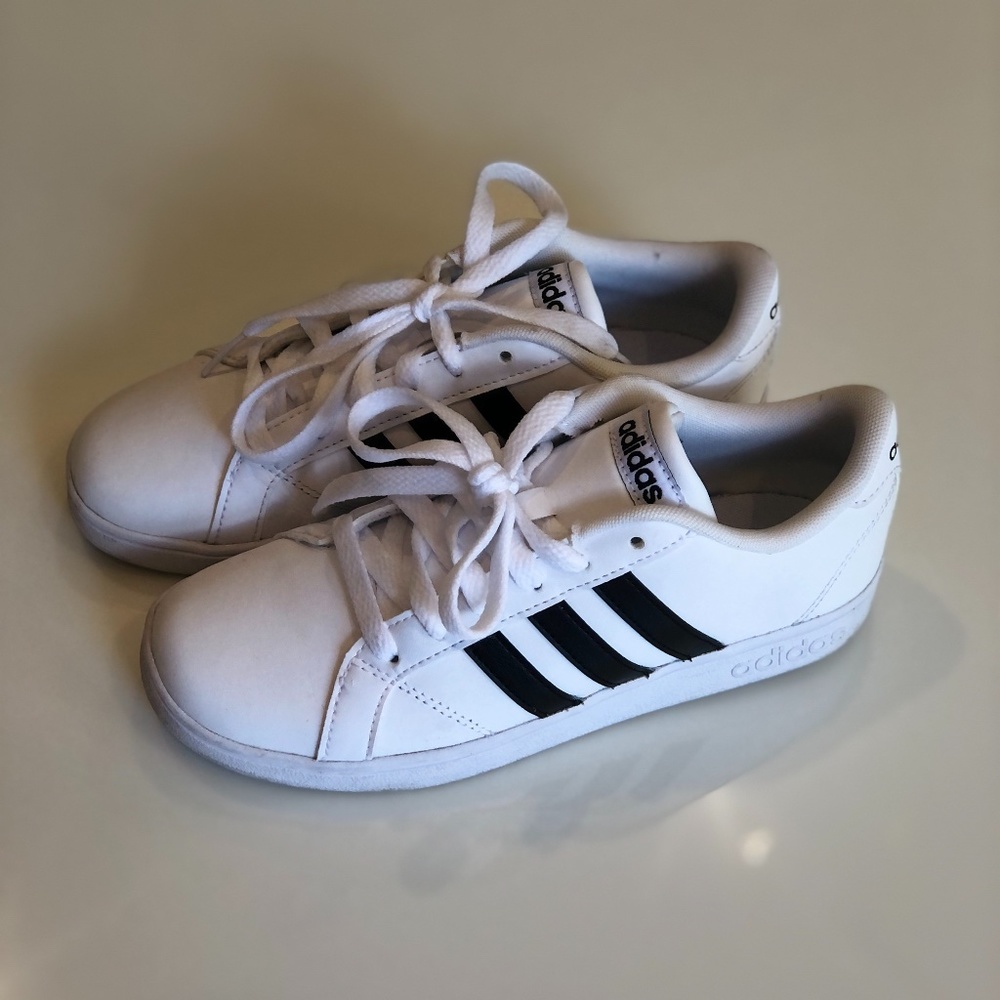 Grand Court Sneaker